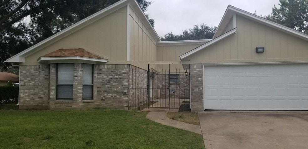 2103 Spruce Dr, Rosenberg, TX 77471 - photo 1