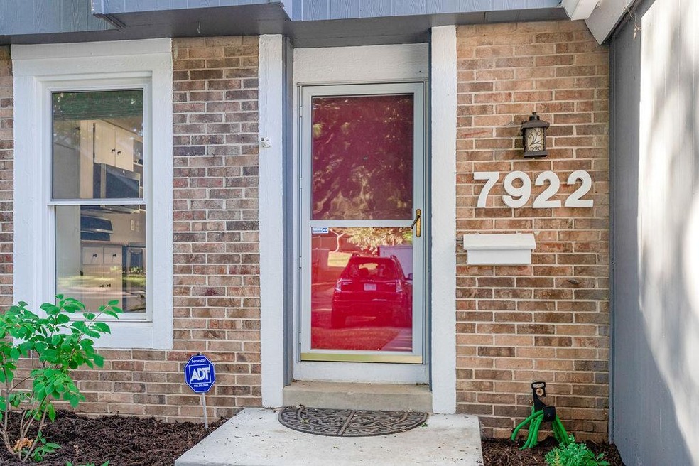 7922 Colony Ln, Lenexa, KS 66215 - photo 1