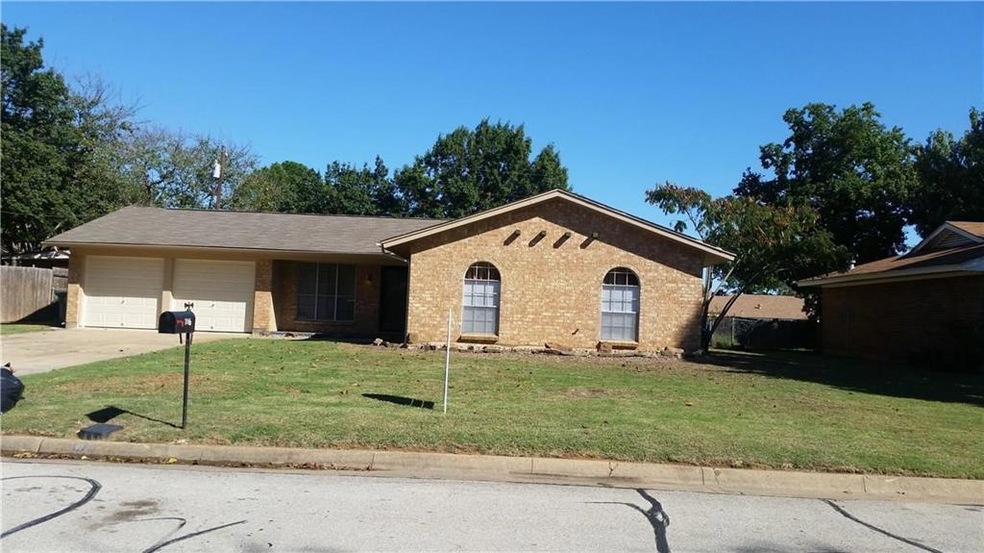 1116 Sherwood Dr, Bedford, TX 76022 - photo 1