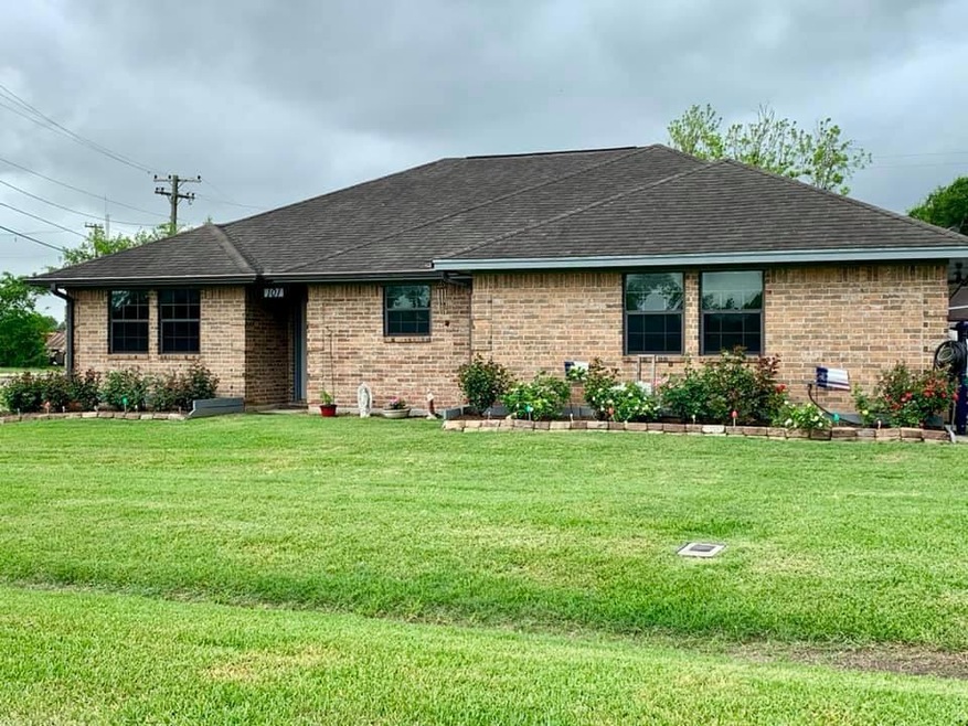 101 Ronald Ave, Bay City, TX 77414 - photo 1