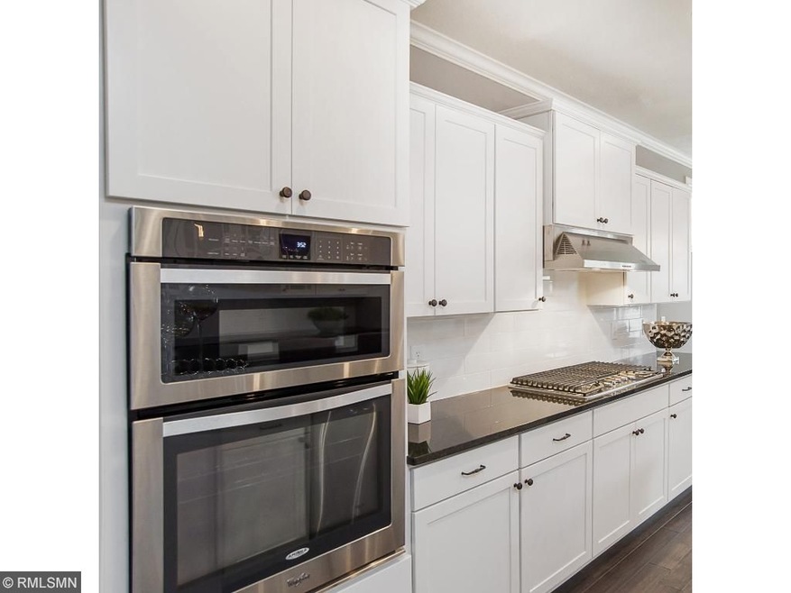 similar gourmet kitchen