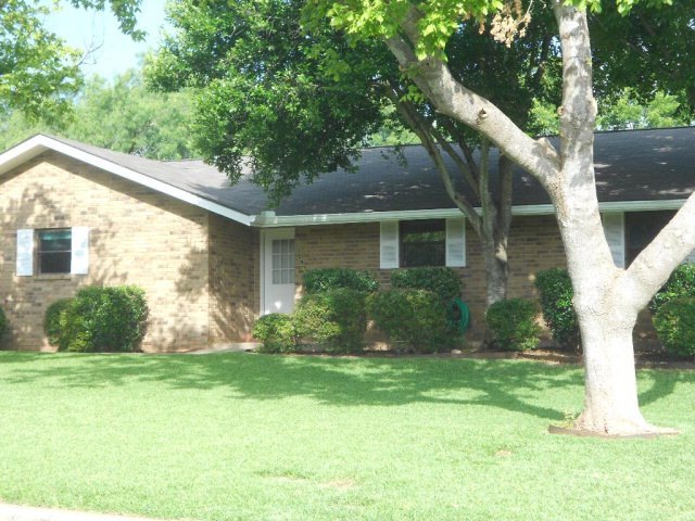 1009 Avenue C, Fredericksburg, TX 78624 - photo 1