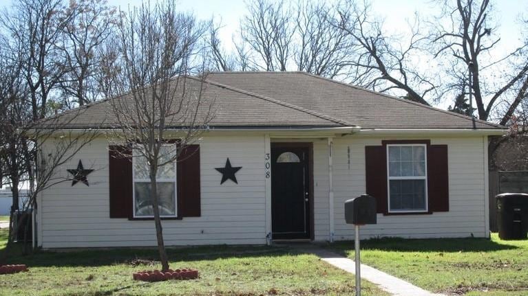 308 E Willingham St, Cleburne, TX 76031 - photo 1