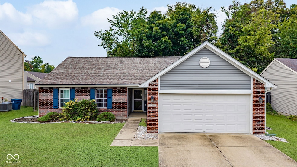 10064 Sundown Ln, Avon, IN 46123 - photo 1