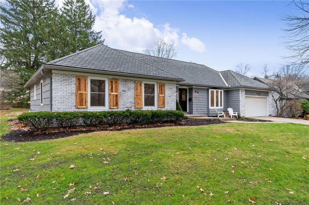 10341 Mohawk Ln, Leawood, KS 66206 - photo 1