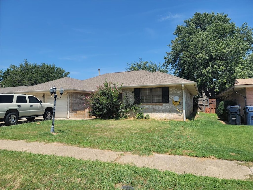 View of front of house featuring a front yard