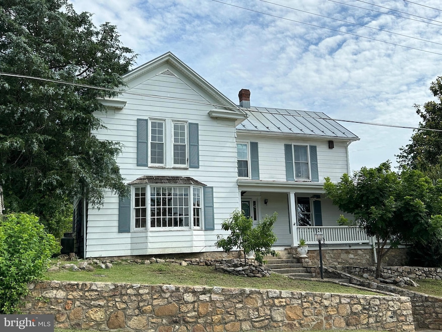 422 Mechanic St, Luray, VA 22835 - photo 1