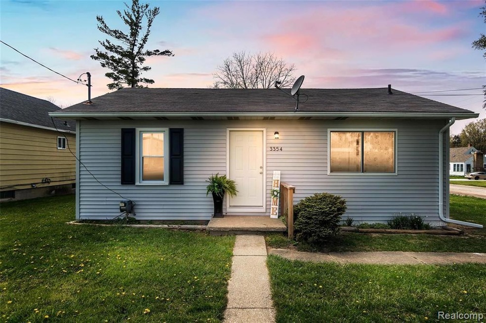 3354 Fenton Rd, Flint, MI 48507 - photo 1