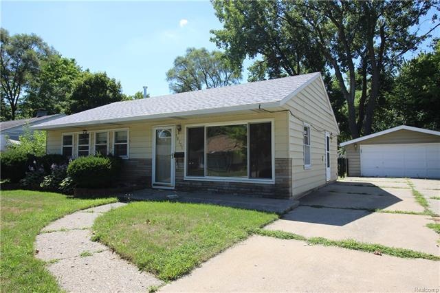 10211 Saratoga St, Oak Park, MI 48237 - photo 1