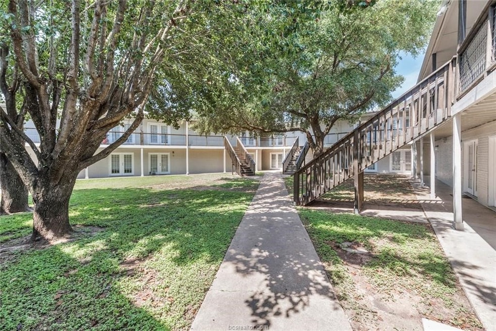 3900 Old College Rd unit 17, Bryan, TX 77801 - photo 1