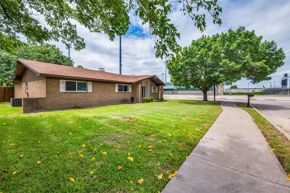 100 High School Dr, Waxahachie, TX 75165 - photo 1