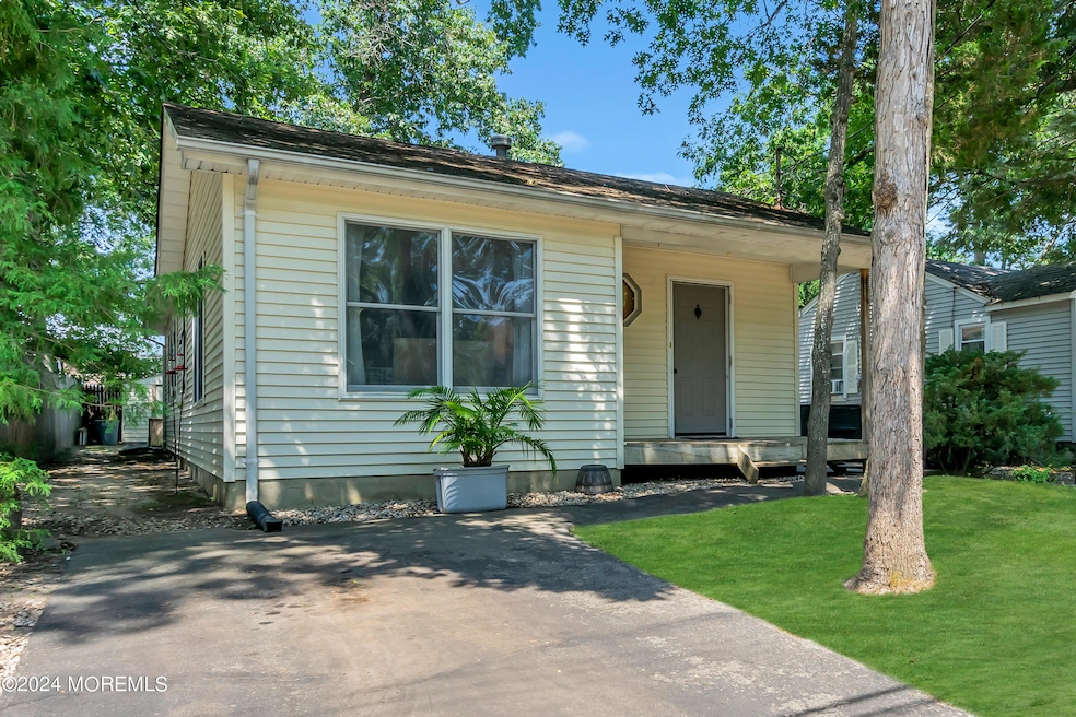 910 Windsor St, Forked River, NJ 08731 - photo 1