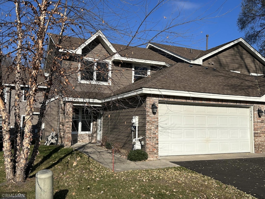 18502 Apple Tree Ct, Minnetonka, MN 55345 - photo 1