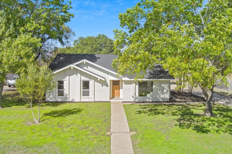 104 Kingsbury Way, Hewitt, TX 76643 - photo 1