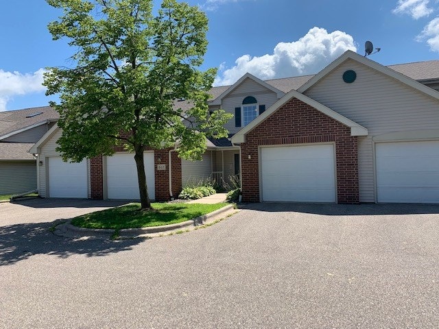 867 Park St unit 101, Oregon, WI 53575 - photo 1