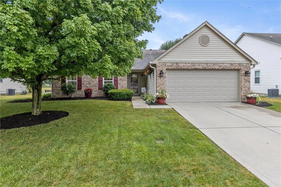 10131 Touchstone Dr, Fishers, IN 46038 - photo 1