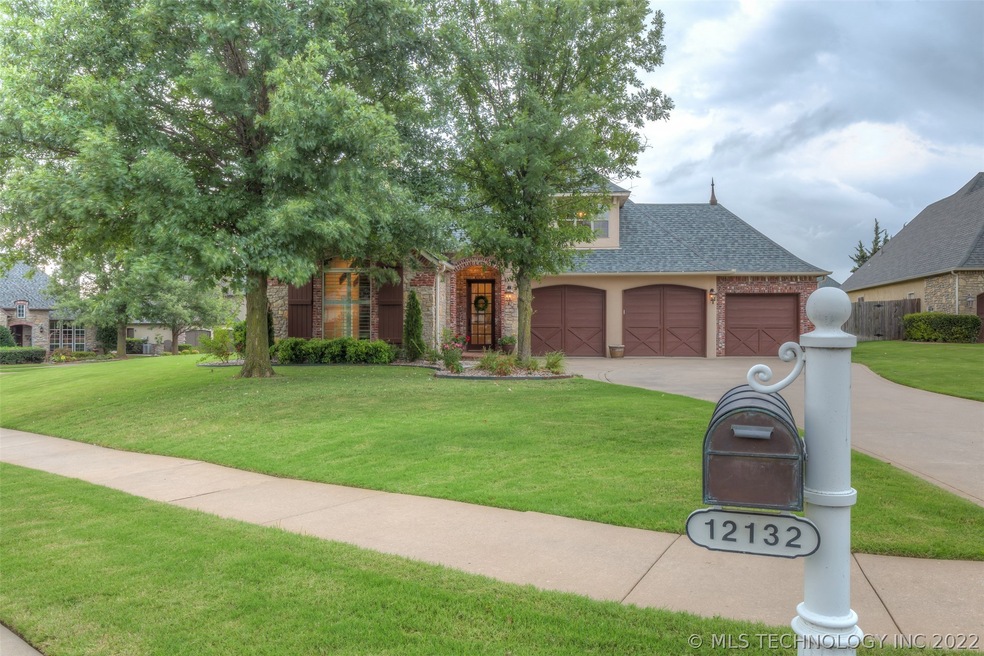 BEAUTIFUL 'FRESH COTTAGE' STYLE HOME IN GATED WAKE