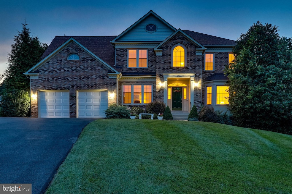 10802 Piney Pond Dr, Great Falls, VA 22066 - photo 1