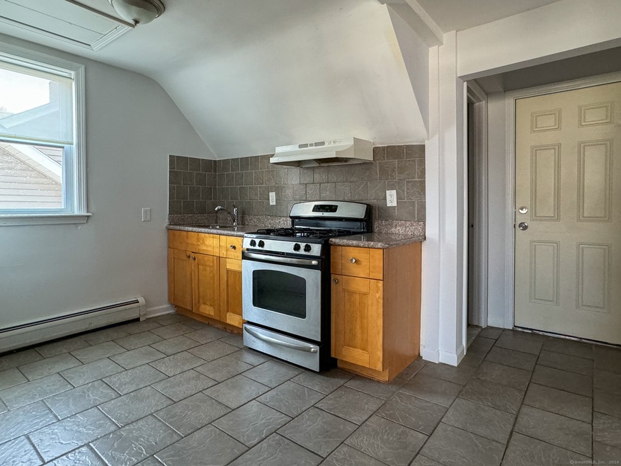 741 Brewster St unit 3rd floor, Bridgeport, CT 06605 - photo 1