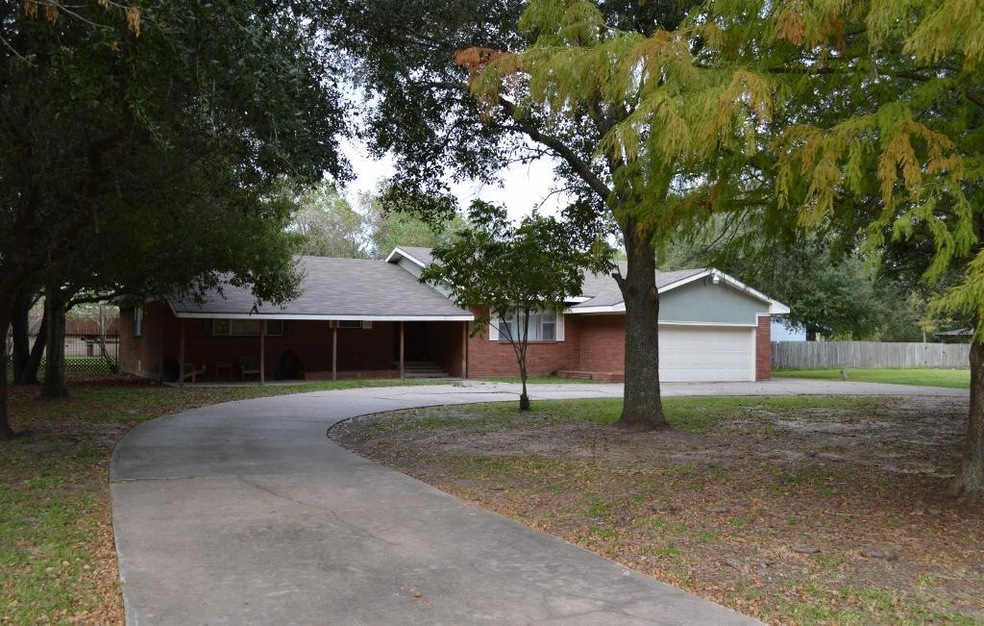 5125 Colonial Dr, Pearland, TX 77584 - photo 1