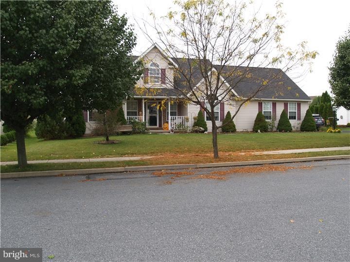 2648 Halleck Dr, Whitehall, PA 18052 - photo 1