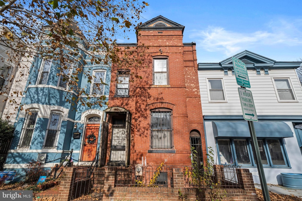 1362 E St SE, Washington, DC 20003 - photo 1