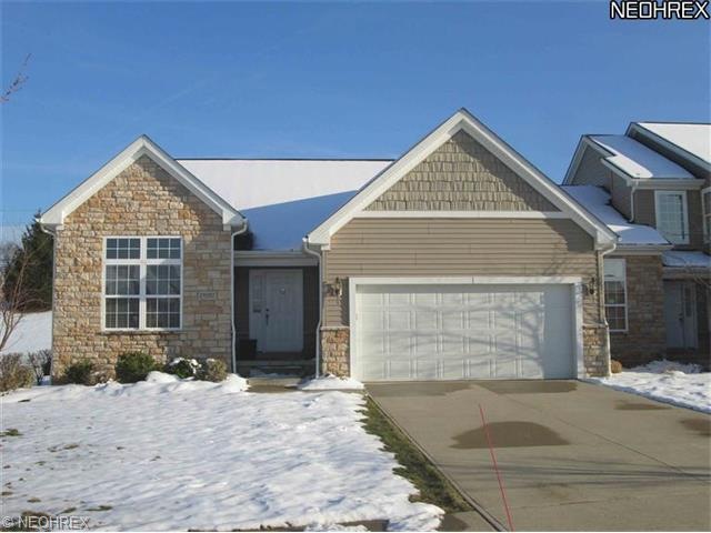 One floor living in this ranch style cluster with 