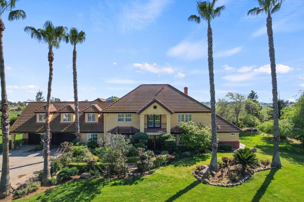 Under Contract $1,399,900