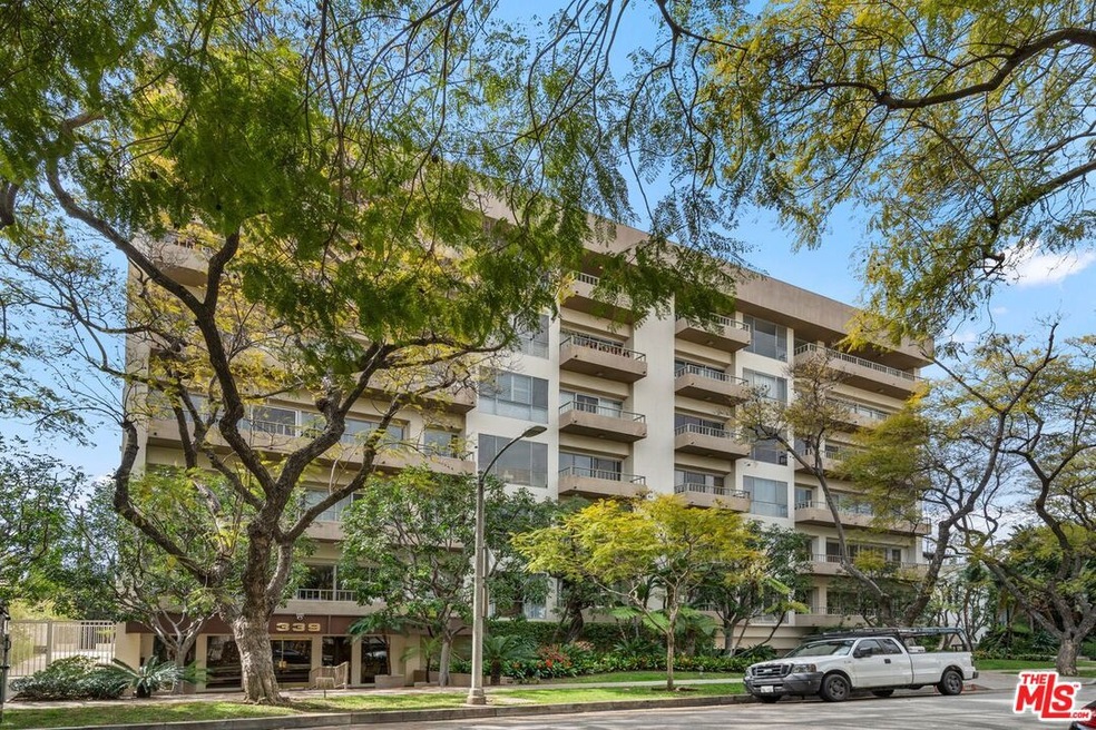 339 N Palm Dr unit 302, Beverly Hills, CA 90210 - photo 1