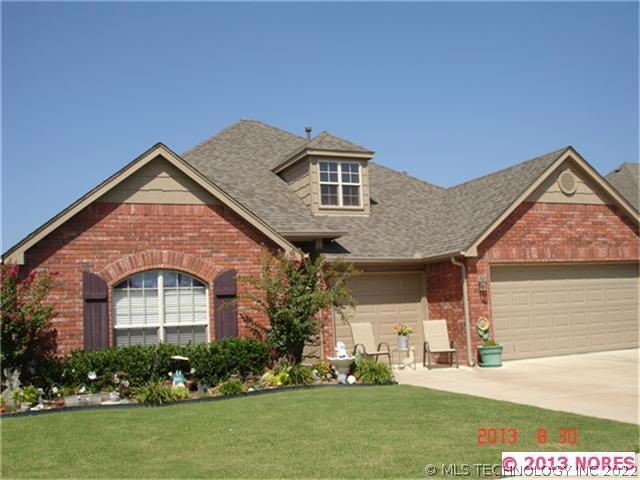 Full brick home in subdivison with pool and clubho