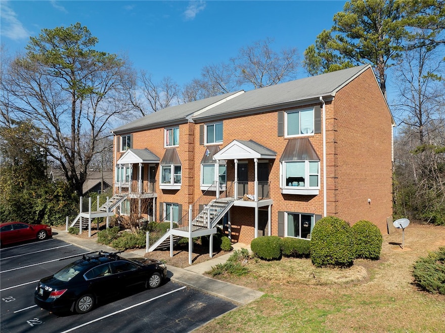 Main level unit, convenient parking