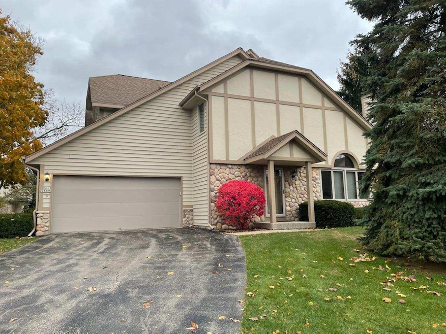 N34W23825 Grace Ave unit B, Pewaukee, WI 53072 - photo 1