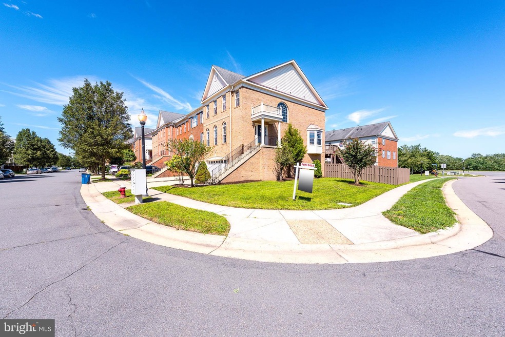 25536 Crossfield Dr, Chantilly, VA 20152 - photo 1