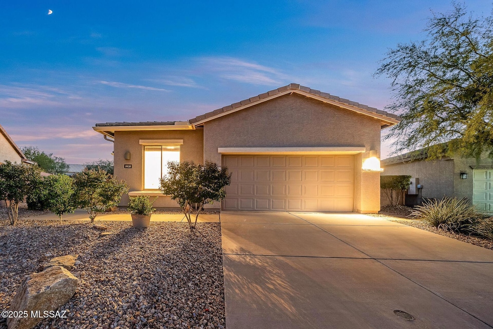9928 E Caldera Place, Tucson, AZ 85748 - photo 1
