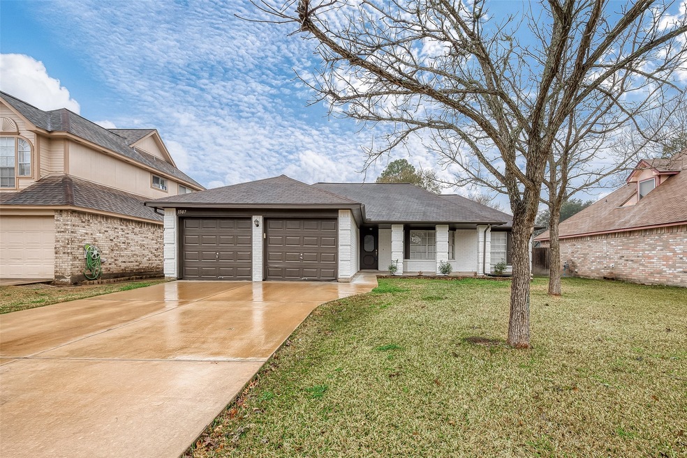 1507 Regency Ct, Friendswood, TX 77546 - photo 1