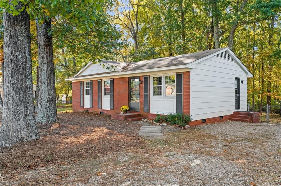 1704 Cedrow Dr, High Point, NC 27260 - photo 1