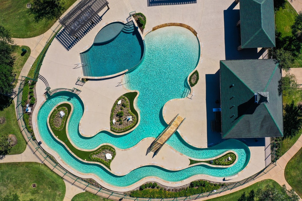 The neighborhood Lazy River is just a short walk f