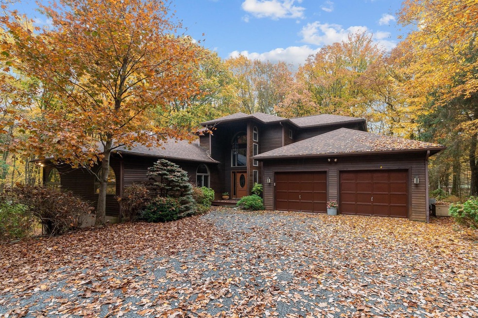 800 Overlook Ct, Hawley, PA 18428 - photo 1