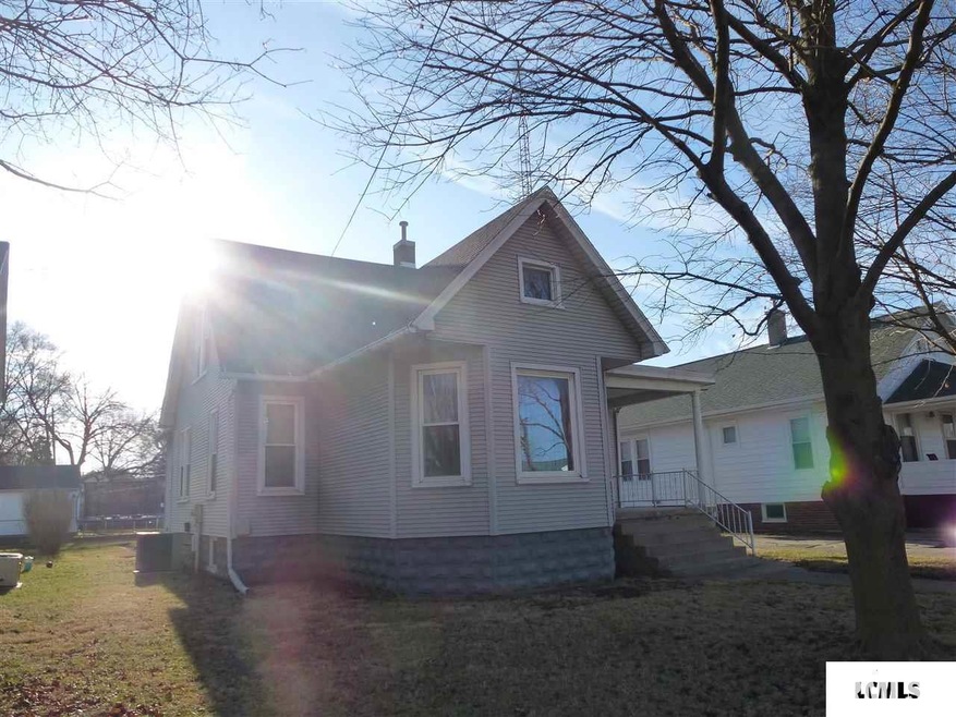 422 S Kickapoo St, Lincoln, IL 62656 - photo 1