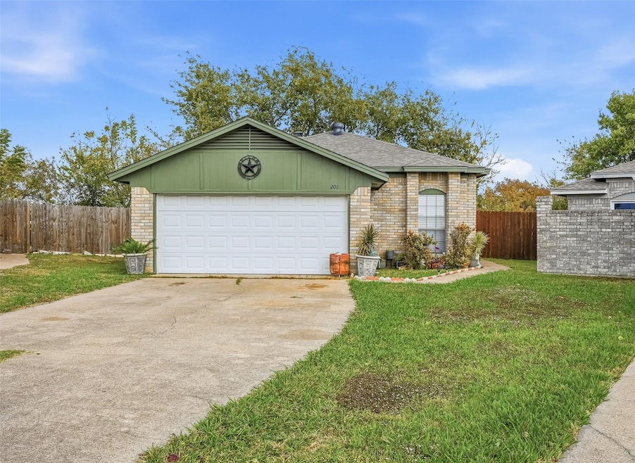 201 Lone Pine Ct, Fort Worth, TX 76108 - photo 1