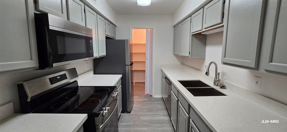 9700 Leawood Blvd unit 406, Houston, TX 77099 - photo 1