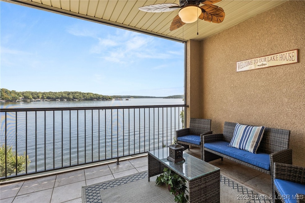 Beautiful Lake Views- screened in