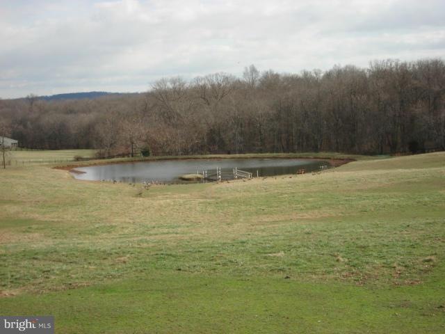 19530 Silcott Springs Rd, Purcellville, VA 20132 - photo 1