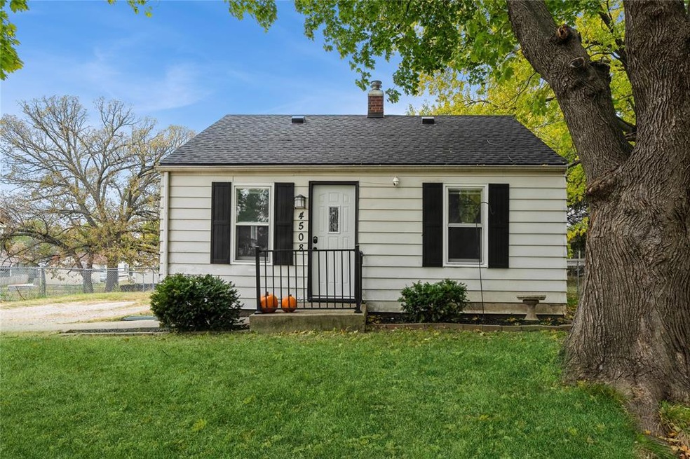 4508 SW 3rd St, Des Moines, IA 50315 - photo 1