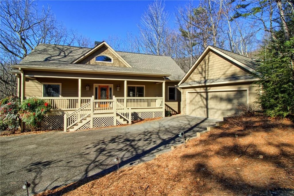 Beautiful Traditional Ranch with Terrace level, le