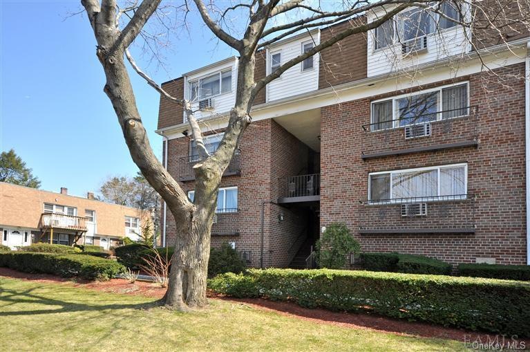 380 N Broadway unit A3, Yonkers, NY 10701 - photo 1