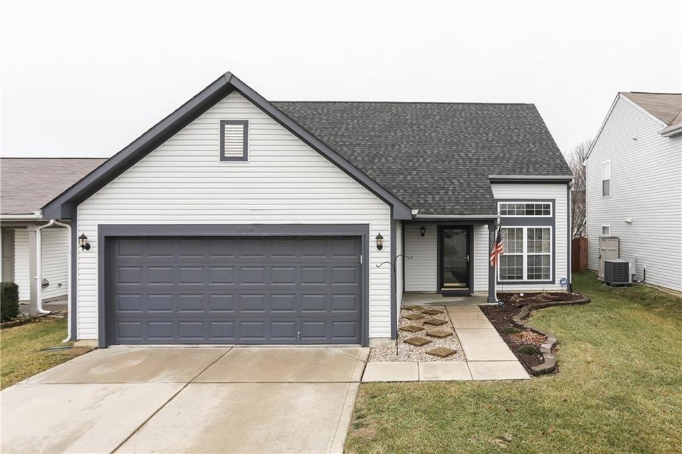 2702 Longleaf Dr, Greenwood, IN 46143 - photo 1