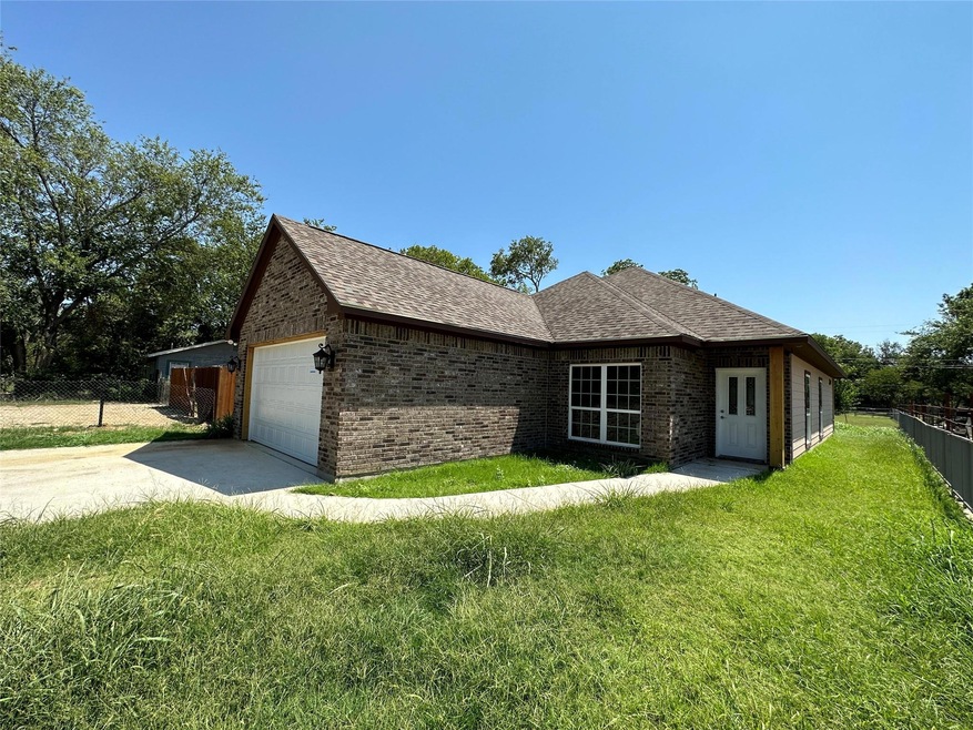 428 Sabine Ave, Cleburne, TX 76031 - photo 1