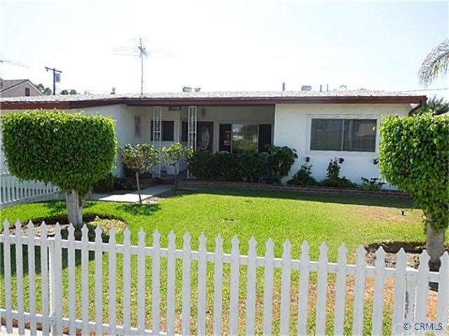 Large gated front yard.