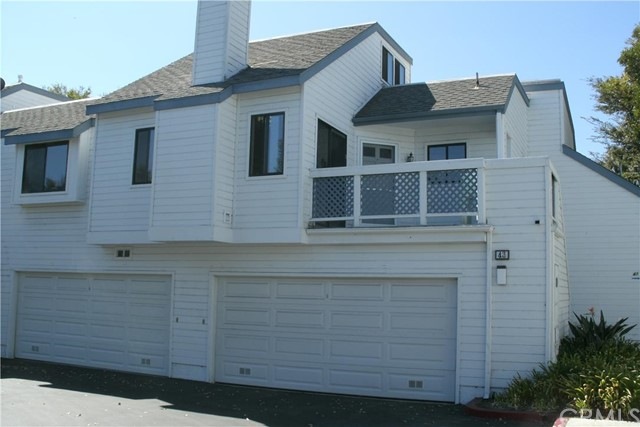 43 Briarglen.  Front. Shared garage. 2nd Level Ent